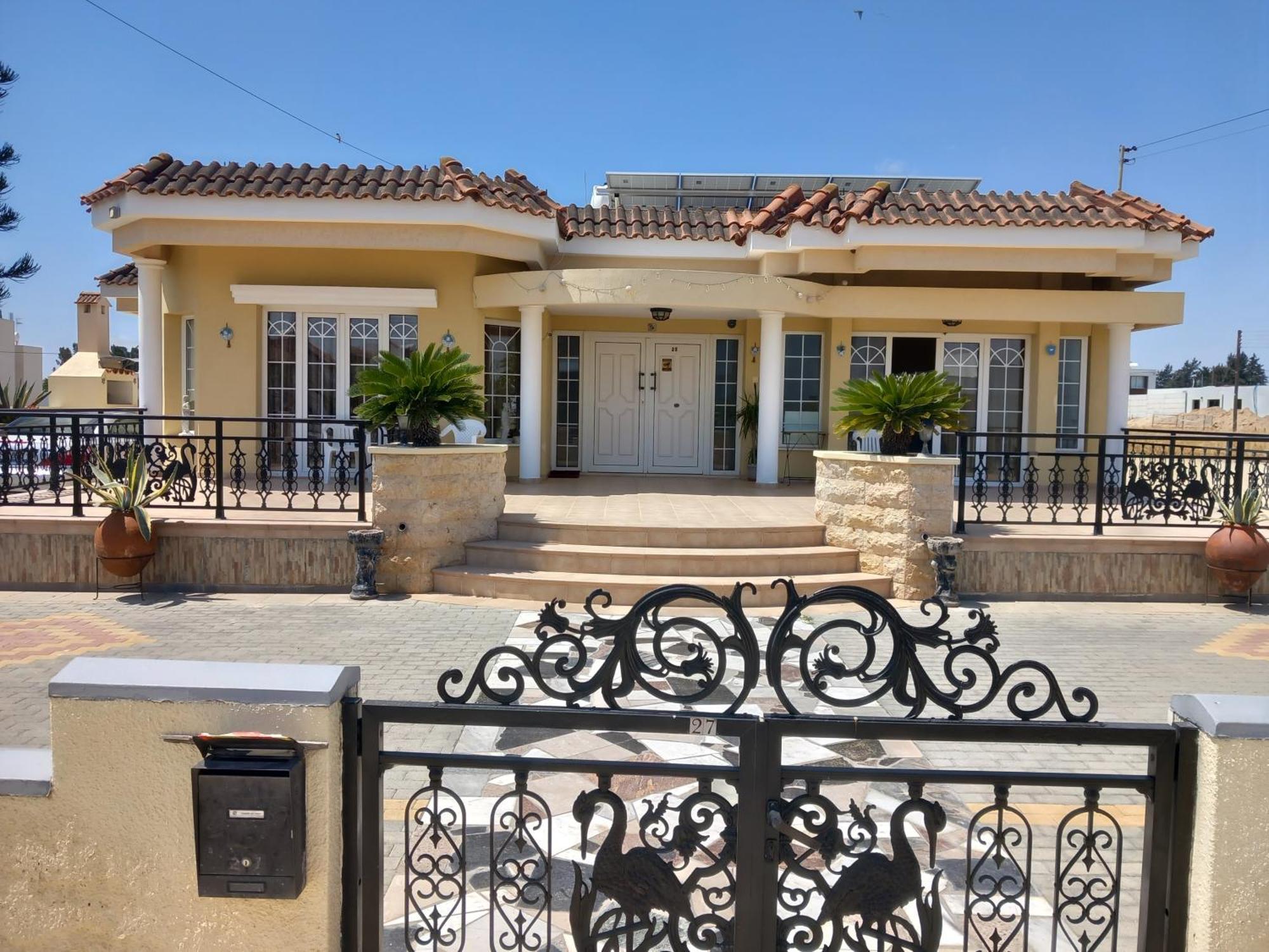 Vasilis House Apartamento Dromolaxia Exterior foto